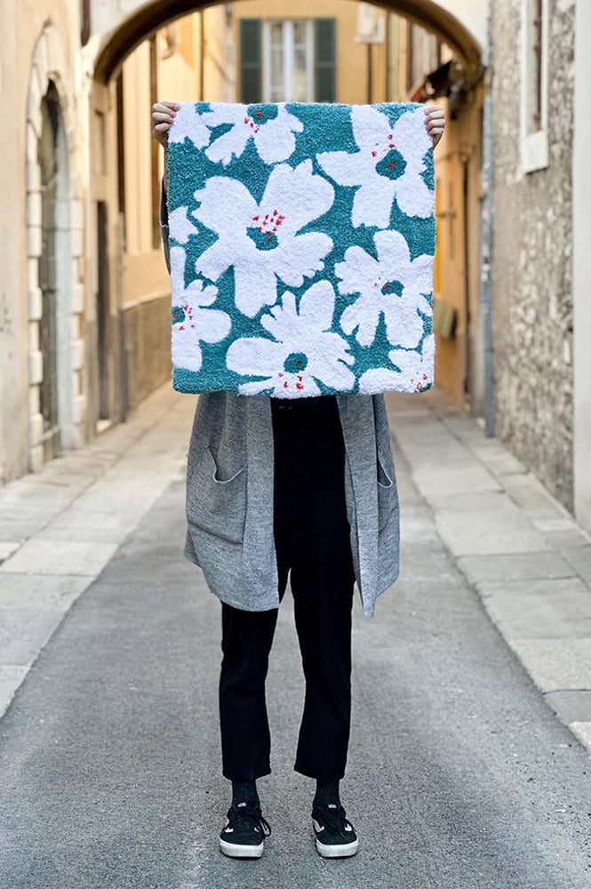 FLOWER EXPLOSION TUFT
