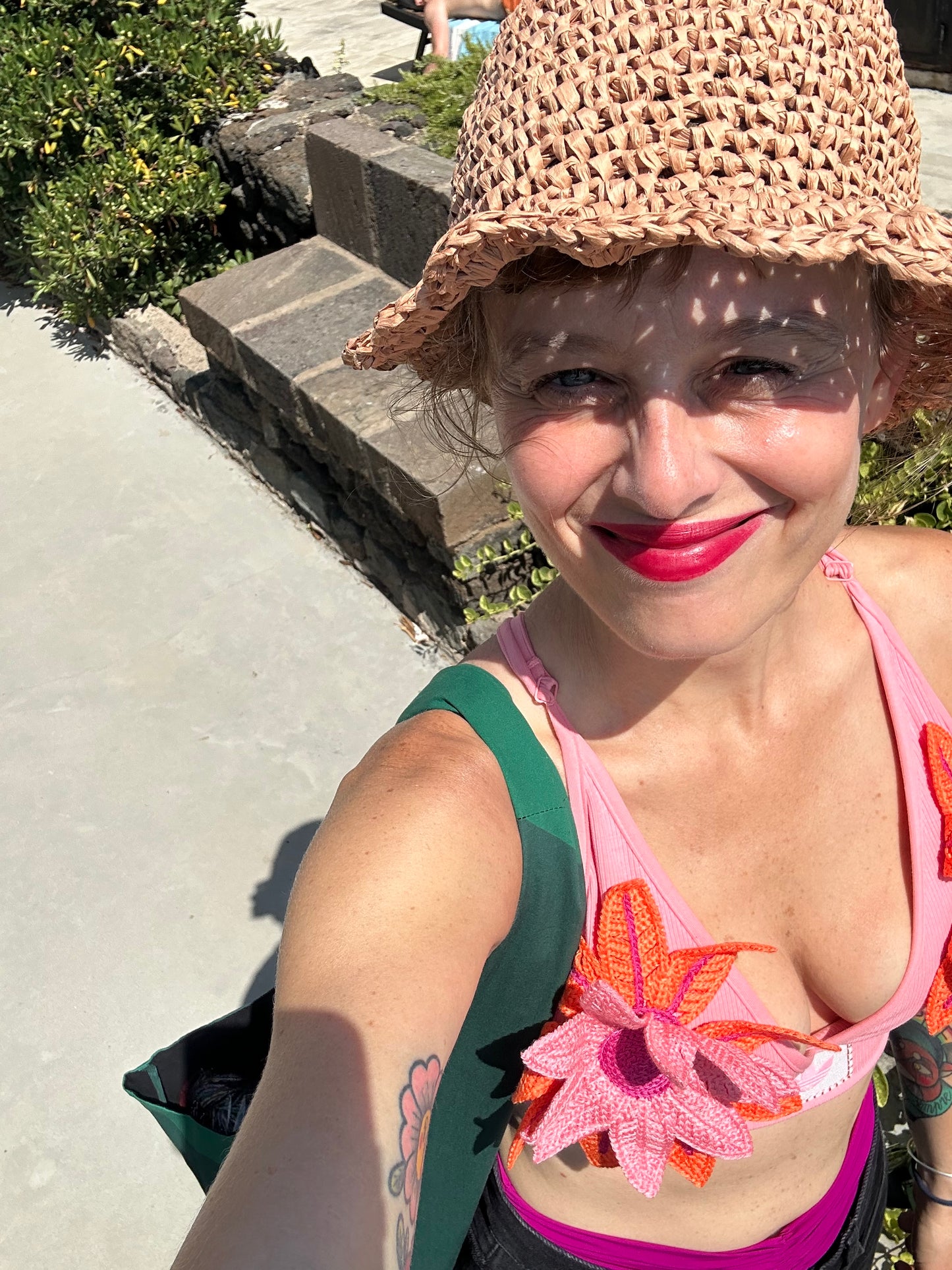 CAPPELLINO DI RAFFIA