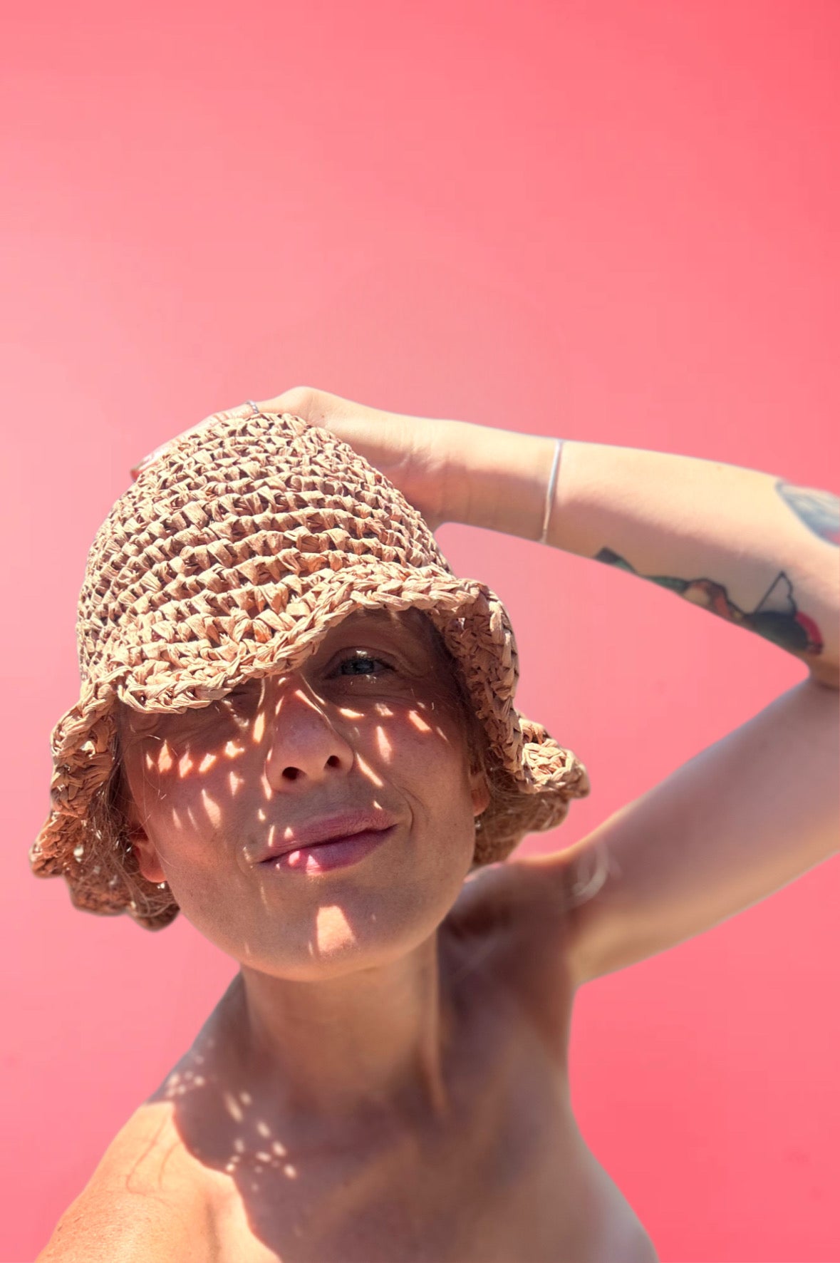 CAPPELLINO DI RAFFIA